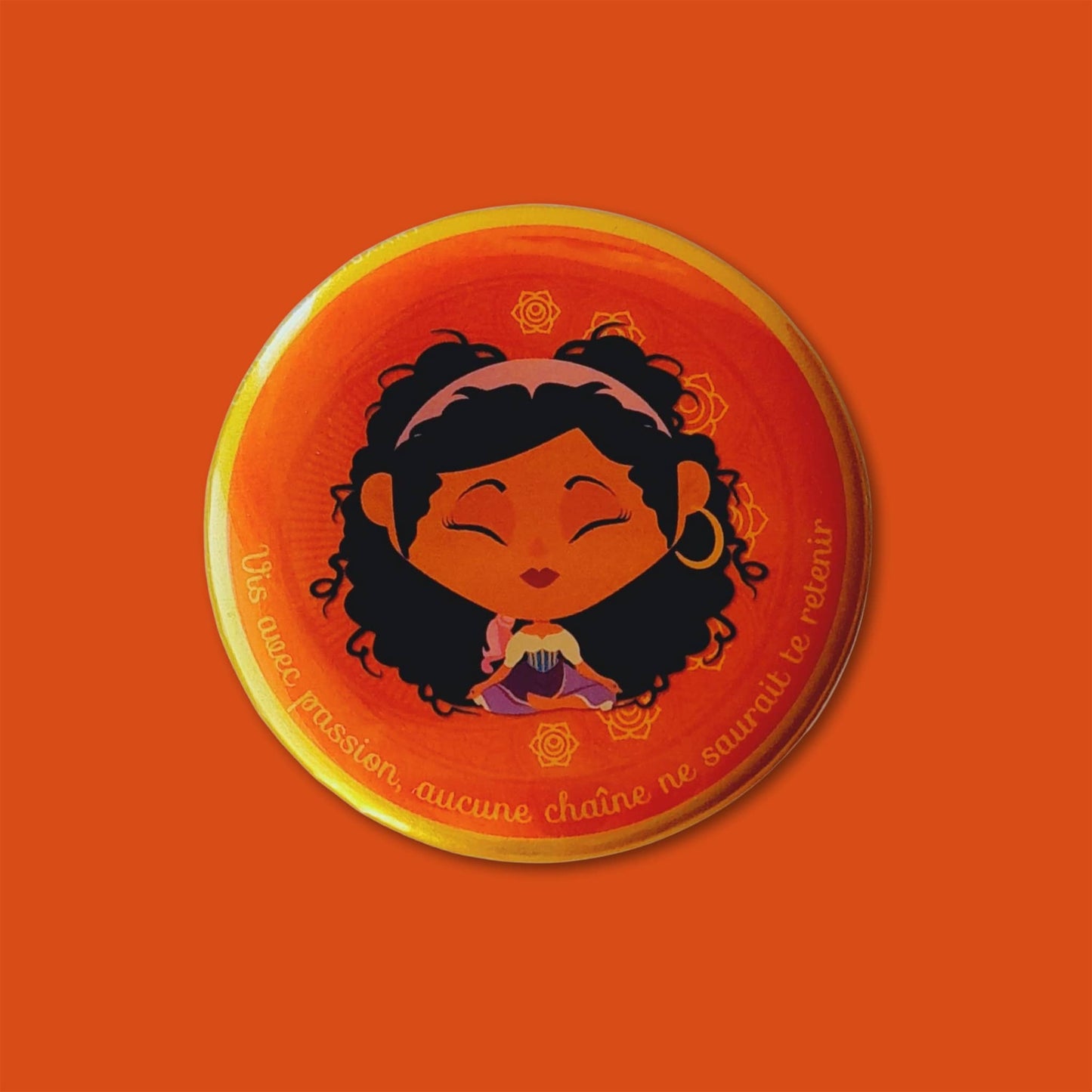 Magnet Mantrâme Chakra Sacré – Illustration colorée avec message inspirant “Vis avec passion, aucune chaîne ne saurait te retenir”