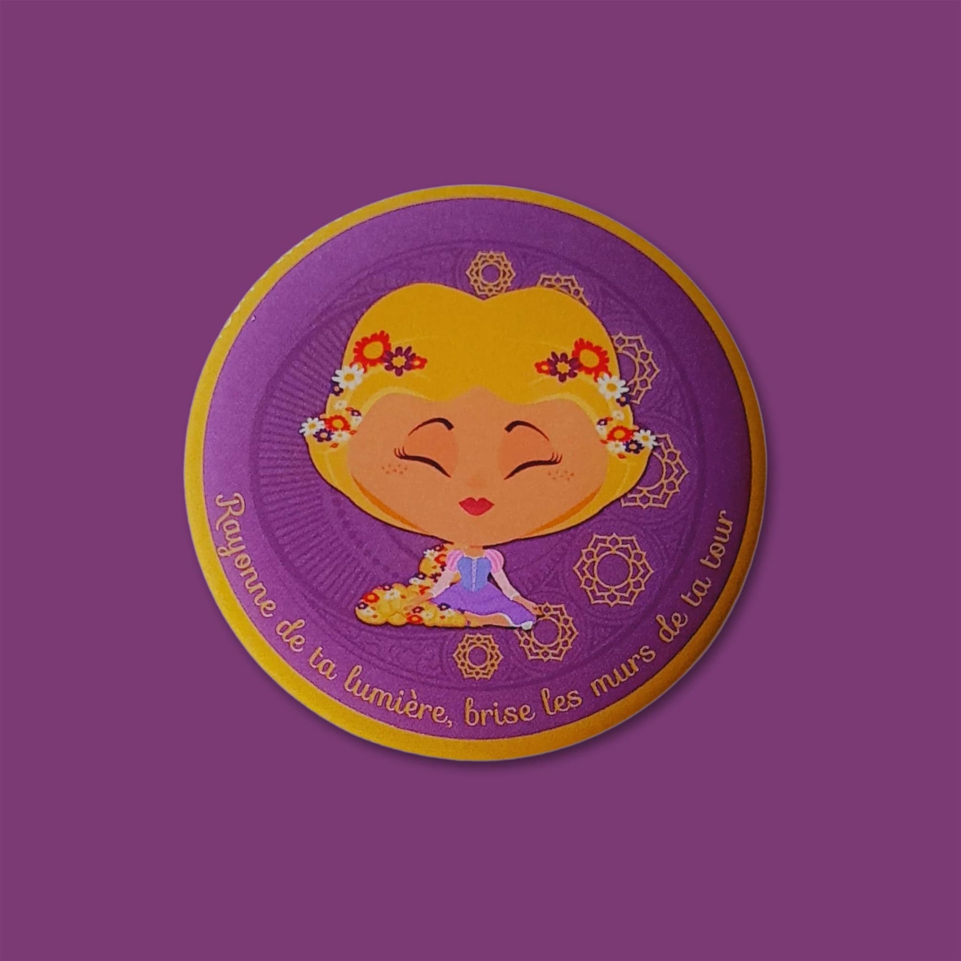 Magnet Mantrâme Chakra Couronne – Illustration méditative avec mantra “Rayonne de ta lumière, brise les murs de ta tour
